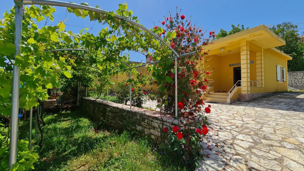 Village Home Next To The Sea Sarandë Eksteriør billede
